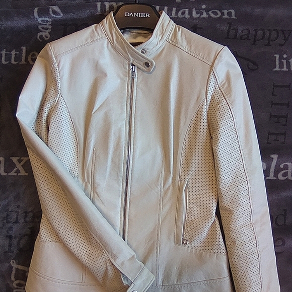 Danier, Light cream with mesh pattern Leather jacket, Extra small. - Picture 1 of 4